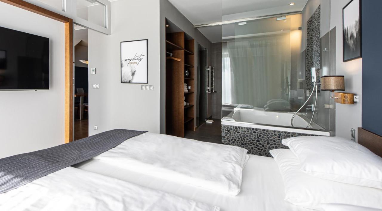 Hotel Marina Club Ольштын Экстерьер фото A room at the hotel