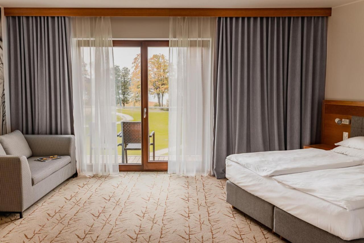 Hotel Marina Club Ольштын Экстерьер фото A room at the hotel