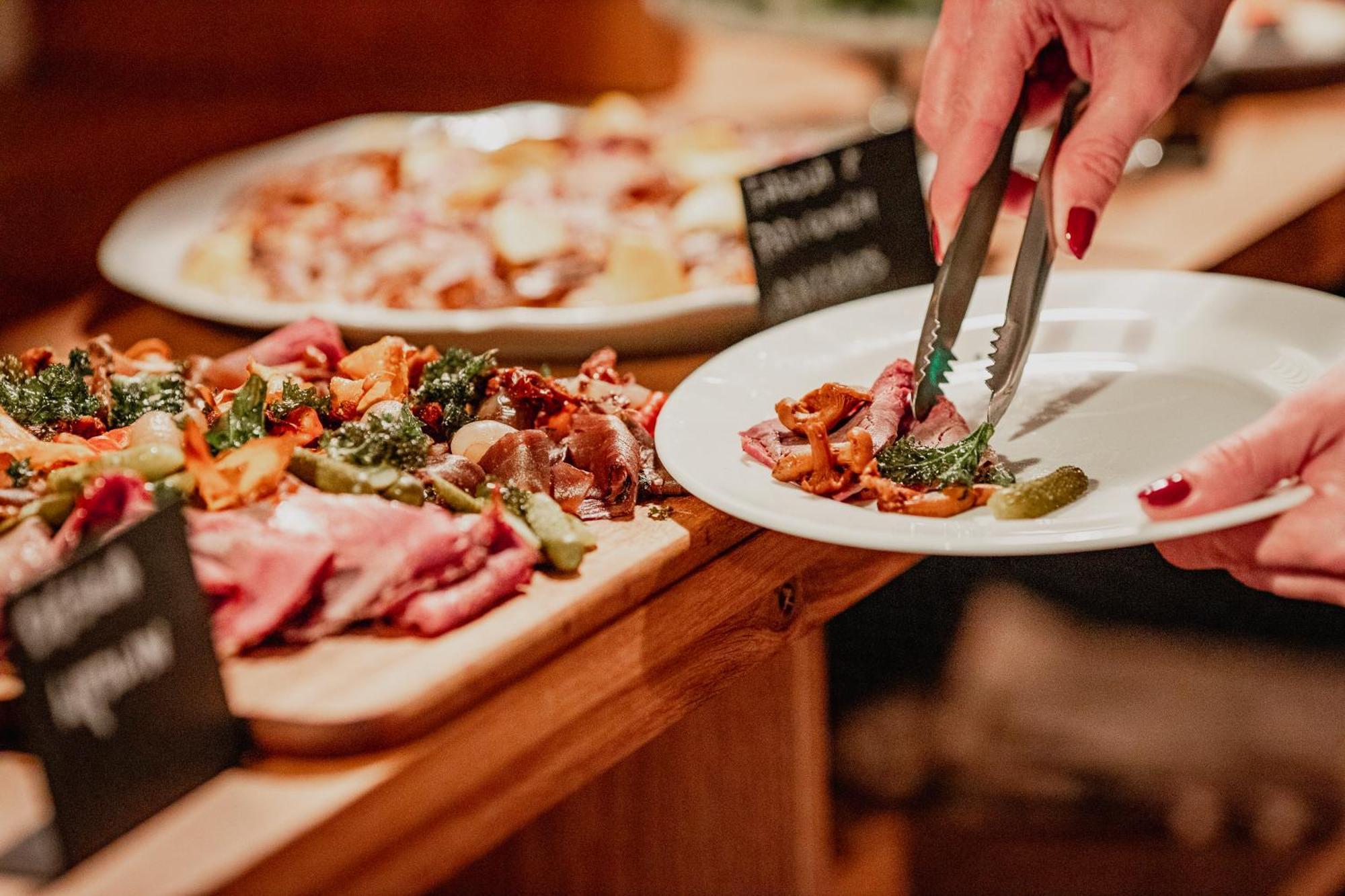 Hotel Marina Club Ольштын Экстерьер фото A buffet