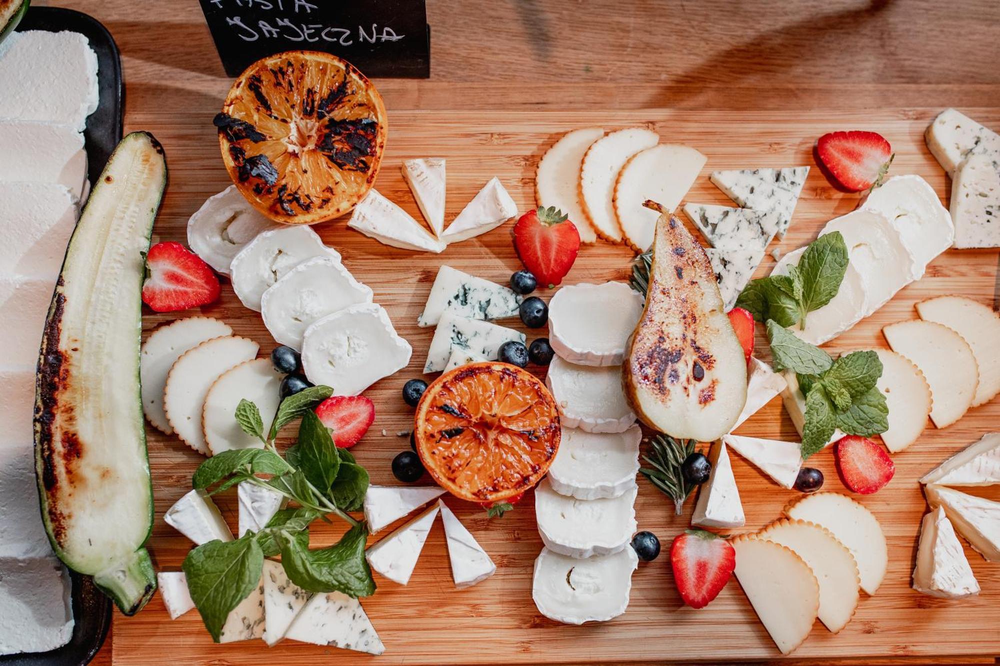 Hotel Marina Club Ольштын Экстерьер фото A cheese board