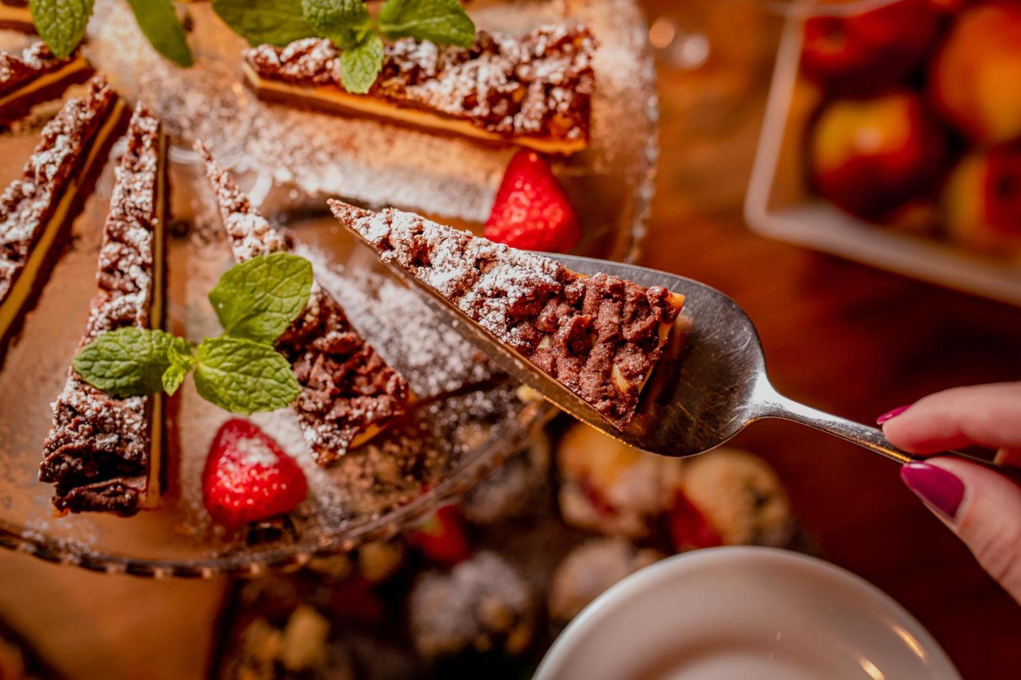 Hotel Marina Club Ольштын Экстерьер фото A cake server