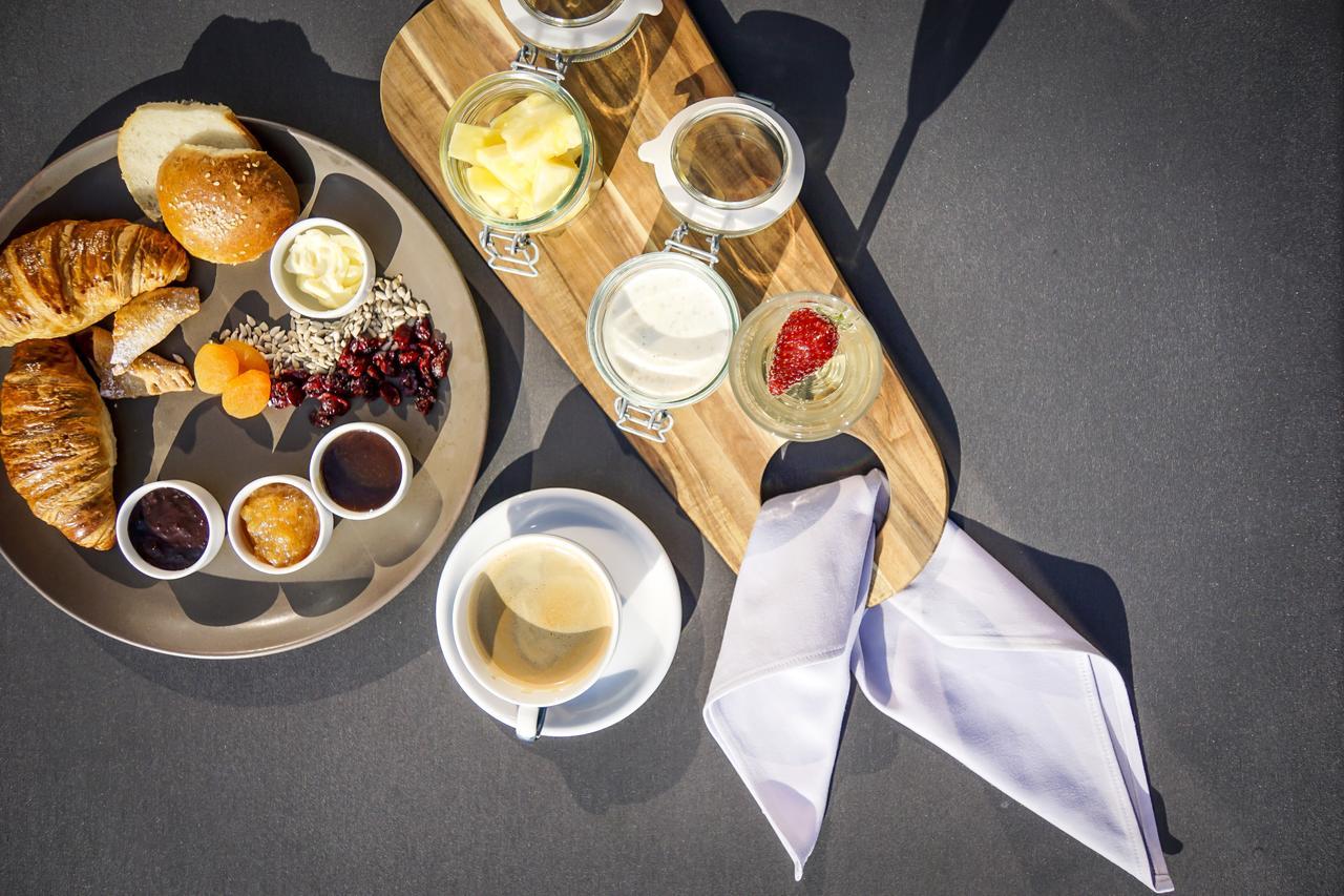 Hotel Marina Club Ольштын Экстерьер фото A typical breakfast at the hotel