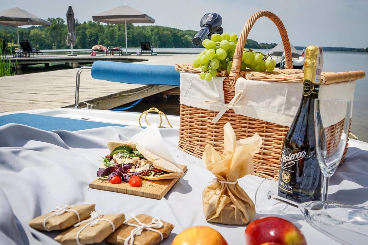 Hotel Marina Club Ольштын Экстерьер фото A picnic